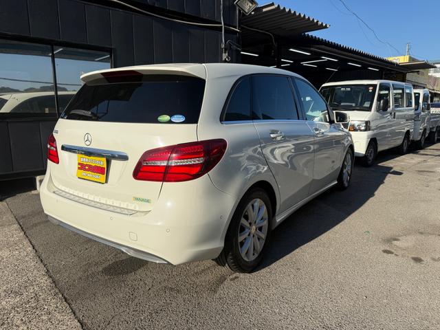 Ｂクラス Ｂ１８０　ＢＳＭ　ドライブレコーダー前後　Ｂｌｕｅｔｏｏｔｈ　プッシュスタート　ＴＶ　純正ナビ　バックカメラ　純正アルミ　スペアーキー（13枚目）