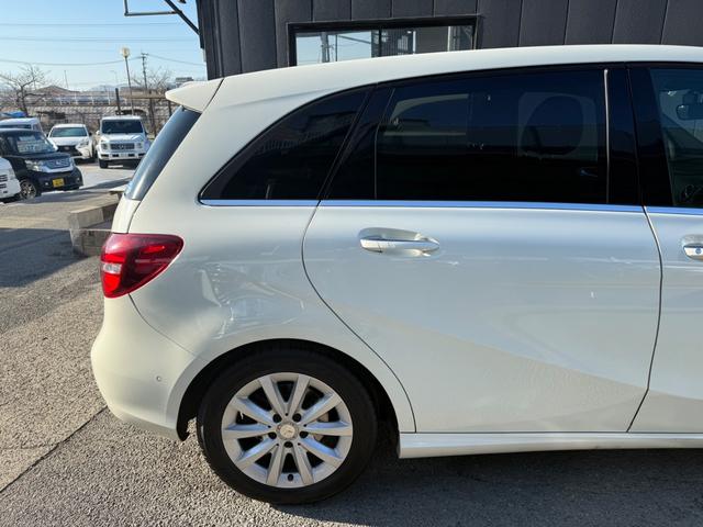 Ｂクラス Ｂ１８０　ＢＳＭ　ドライブレコーダー前後　Ｂｌｕｅｔｏｏｔｈ　プッシュスタート　ＴＶ　純正ナビ　バックカメラ　純正アルミ　スペアーキー（14枚目）