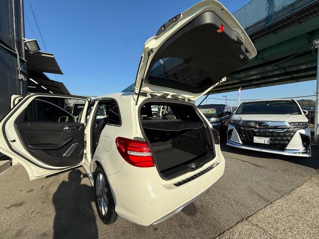 Ｂクラス Ｂ１８０　ＢＳＭ　ドライブレコーダー前後　Ｂｌｕｅｔｏｏｔｈ　プッシュスタート　ＴＶ　純正ナビ　バックカメラ　純正アルミ　スペアーキー（18枚目）