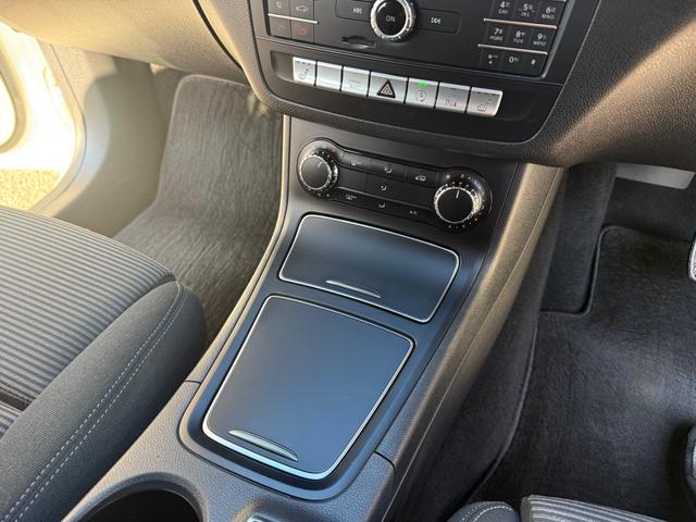 Ｂクラス Ｂ１８０　ＢＳＭ　ドライブレコーダー前後　Ｂｌｕｅｔｏｏｔｈ　プッシュスタート　ＴＶ　純正ナビ　バックカメラ　純正アルミ　スペアーキー（30枚目）