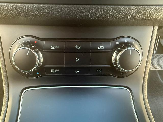 Ｂクラス Ｂ１８０　ＢＳＭ　ドライブレコーダー前後　Ｂｌｕｅｔｏｏｔｈ　プッシュスタート　ＴＶ　純正ナビ　バックカメラ　純正アルミ　スペアーキー（39枚目）