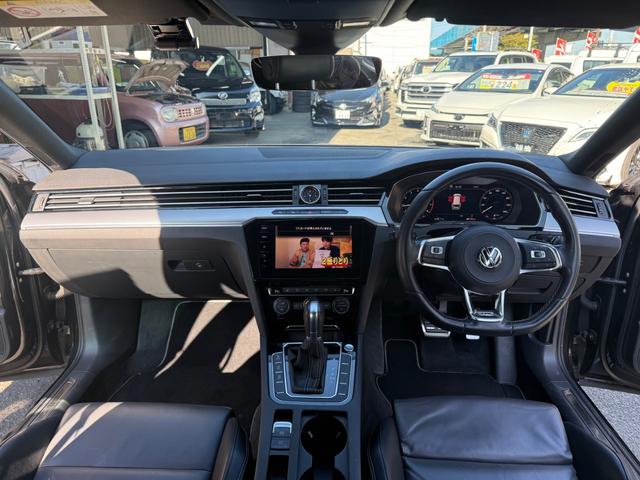 パサートヴァリアント ２．０ＴＳＩ　Ｒライン　バックカメラ　Ｂｌｕｅｔｏｏｔｈ　プッシュスタート　スマートキー　スペアーキー　グレーメタリック　シートヒーター（3枚目）