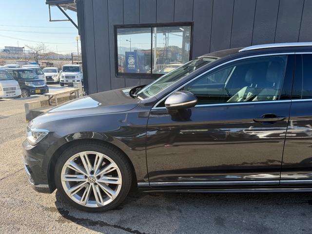 パサートヴァリアント ２．０ＴＳＩ　Ｒライン　バックカメラ　Ｂｌｕｅｔｏｏｔｈ　プッシュスタート　スマートキー　スペアーキー　グレーメタリック　シートヒーター（7枚目）