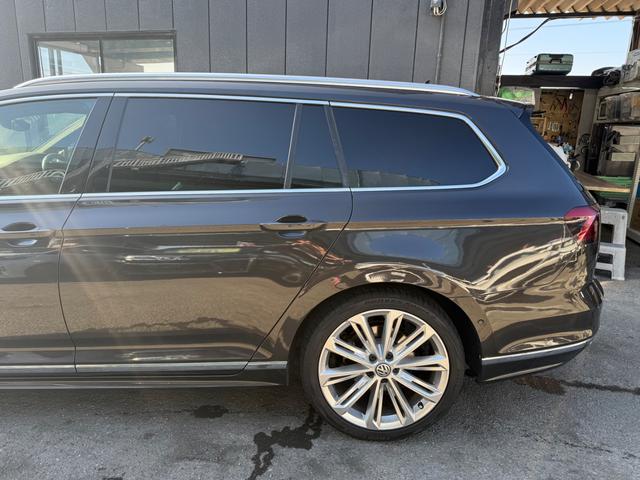 パサートヴァリアント ２．０ＴＳＩ　Ｒライン　バックカメラ　Ｂｌｕｅｔｏｏｔｈ　プッシュスタート　スマートキー　スペアーキー　グレーメタリック　シートヒーター（8枚目）