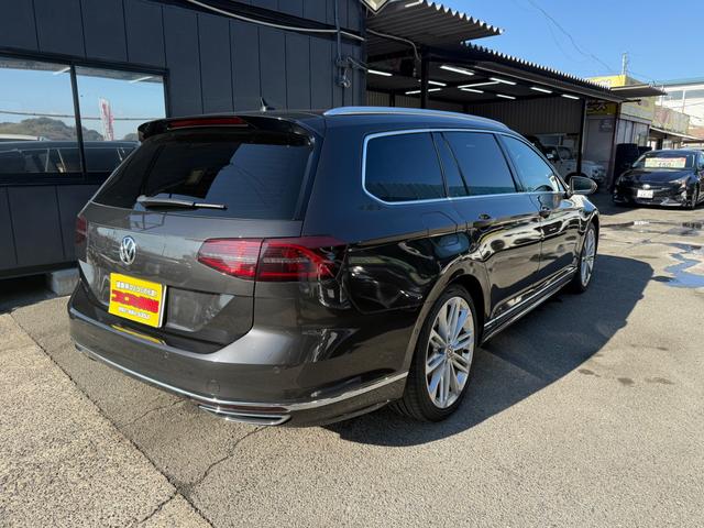 パサートヴァリアント ２．０ＴＳＩ　Ｒライン　バックカメラ　Ｂｌｕｅｔｏｏｔｈ　プッシュスタート　スマートキー　スペアーキー　グレーメタリック　シートヒーター（11枚目）