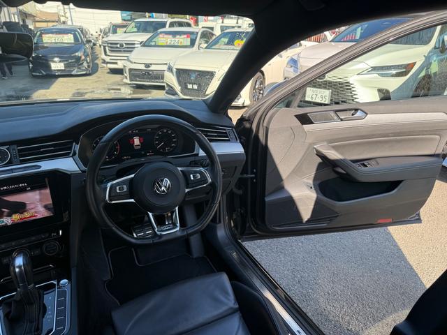 パサートヴァリアント ２．０ＴＳＩ　Ｒライン　バックカメラ　Ｂｌｕｅｔｏｏｔｈ　プッシュスタート　スマートキー　スペアーキー　グレーメタリック　シートヒーター（18枚目）