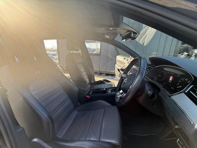 パサートヴァリアント ２．０ＴＳＩ　Ｒライン　バックカメラ　Ｂｌｕｅｔｏｏｔｈ　プッシュスタート　スマートキー　スペアーキー　グレーメタリック　シートヒーター（19枚目）