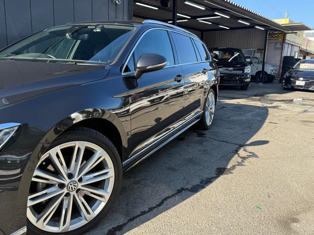 パサートヴァリアント ２．０ＴＳＩ　Ｒライン　バックカメラ　Ｂｌｕｅｔｏｏｔｈ　プッシュスタート　スマートキー　スペアーキー　グレーメタリック　シートヒーター（30枚目）