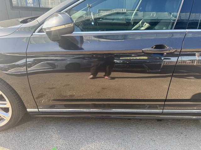 パサートヴァリアント ２．０ＴＳＩ　Ｒライン　バックカメラ　Ｂｌｕｅｔｏｏｔｈ　プッシュスタート　スマートキー　スペアーキー　グレーメタリック　シートヒーター（32枚目）