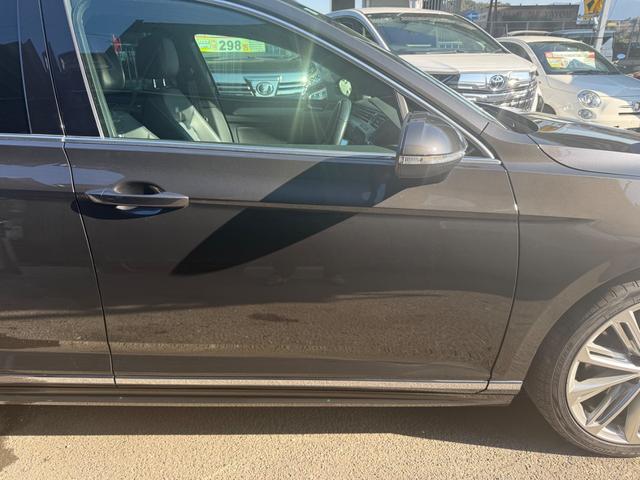 パサートヴァリアント ２．０ＴＳＩ　Ｒライン　バックカメラ　Ｂｌｕｅｔｏｏｔｈ　プッシュスタート　スマートキー　スペアーキー　グレーメタリック　シートヒーター（37枚目）