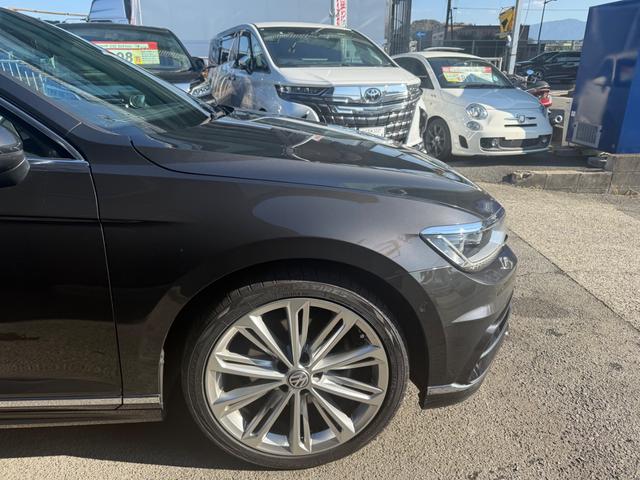 パサートヴァリアント ２．０ＴＳＩ　Ｒライン　バックカメラ　Ｂｌｕｅｔｏｏｔｈ　プッシュスタート　スマートキー　スペアーキー　グレーメタリック　シートヒーター（38枚目）