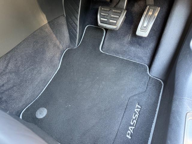 パサートヴァリアント ２．０ＴＳＩ　Ｒライン　バックカメラ　Ｂｌｕｅｔｏｏｔｈ　プッシュスタート　スマートキー　スペアーキー　グレーメタリック　シートヒーター（52枚目）