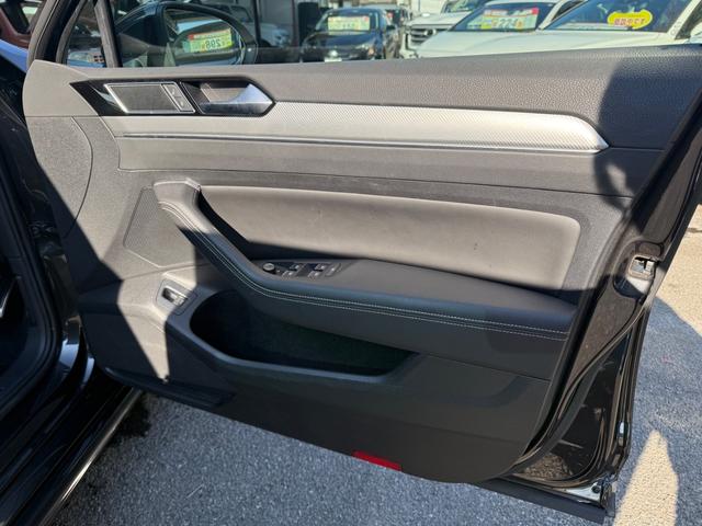 パサートヴァリアント ２．０ＴＳＩ　Ｒライン　バックカメラ　Ｂｌｕｅｔｏｏｔｈ　プッシュスタート　スマートキー　スペアーキー　グレーメタリック　シートヒーター（55枚目）