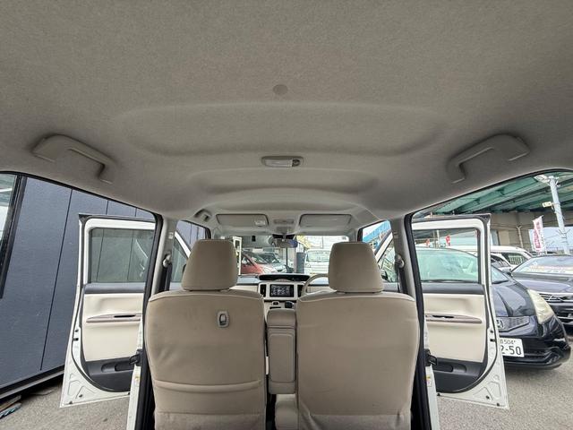 ���C�g�����ɂ͎��M������܂��B�@�ׂȋ@�B���g���ăR�[�e�B���O��