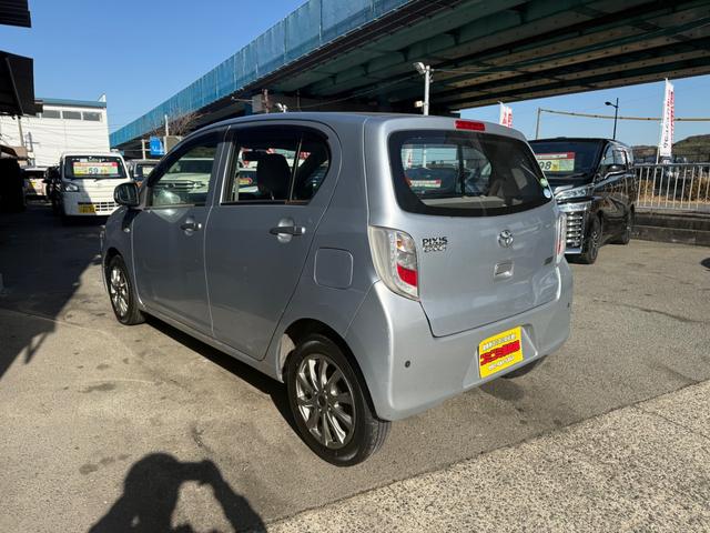 ピクシスエポック Ｌ　ＳＡ　社外アルミ　ＣＤ再生　キーレス　タイヤ溝大（7枚目）