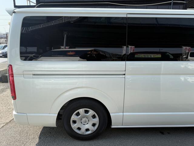 ハイエースバン スーパーＧＬ　ダークプライム　１年保証　セーフティセンスレス　ハーフレザー　フルセグＴＶ　バックカメラ　社外テール（12枚目）