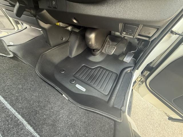 ハイエースバン スーパーＧＬ　ダークプライム　１年保証　セーフティセンスレス　ハーフレザー　フルセグＴＶ　バックカメラ　社外テール（47枚目）