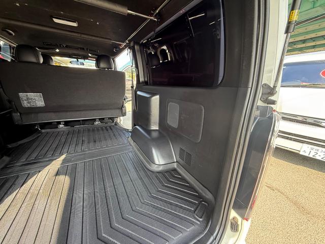 ハイエースバン スーパーＧＬ　ダークプライム　１年保証　セーフティセンスレス　ハーフレザー　フルセグＴＶ　バックカメラ　社外テール（58枚目）
