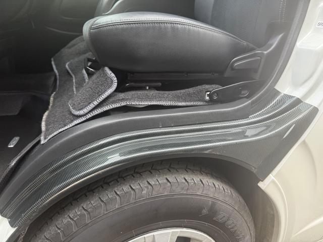 ハイエースバン スーパーＧＬ　ダークプライム　１年保証　セーフティセンスレス　ハーフレザー　フルセグＴＶ　バックカメラ　社外テール（65枚目）