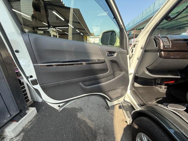 ハイエースバン スーパーＧＬ　ダークプライム　１年保証　セーフティセンスレス　ハーフレザー　フルセグＴＶ　バックカメラ　社外テール（67枚目）