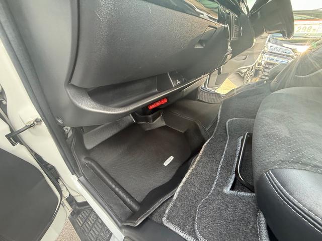 ハイエースバン スーパーＧＬ　ダークプライム　１年保証　セーフティセンスレス　ハーフレザー　フルセグＴＶ　バックカメラ　社外テール（68枚目）