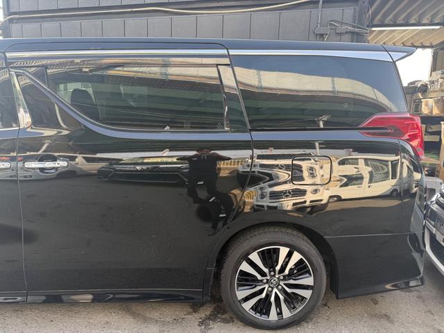 アルファード ２．５Ｓ　Ｃパッケージ　デジタルインナーミラー　パワーバックドア　ＢＳＭ　オットマンシート　メモリーシート　フリップダウンモニター　プッシュスタート（11枚目）