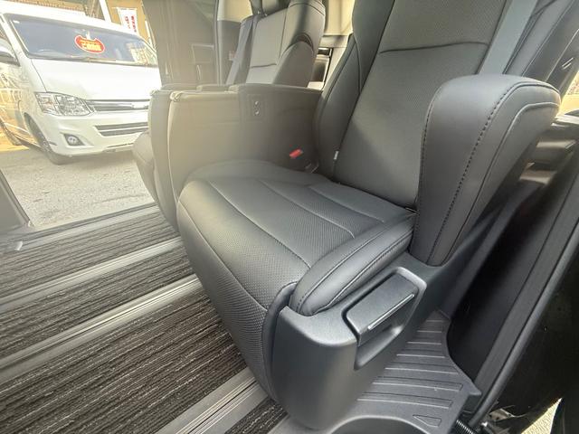 アルファード ２．５Ｓ　Ｃパッケージ　デジタルインナーミラー　パワーバックドア　ＢＳＭ　オットマンシート　メモリーシート　フリップダウンモニター　プッシュスタート（67枚目）