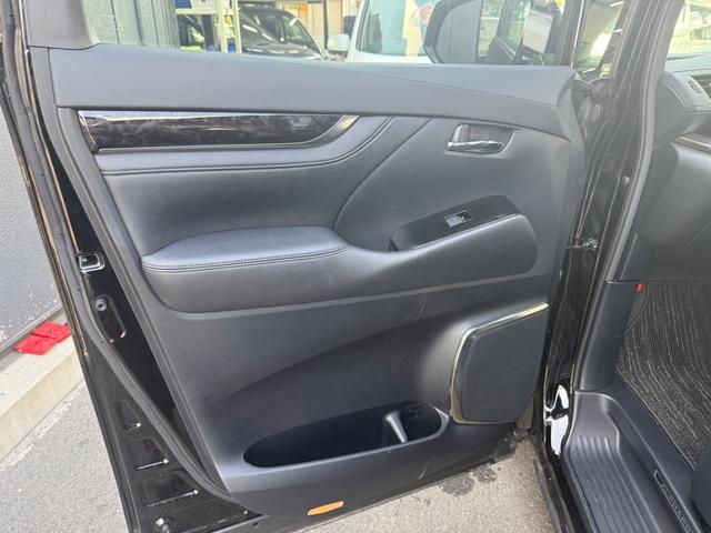 アルファード ２．５Ｓ　Ｃパッケージ　デジタルインナーミラー　パワーバックドア　ＢＳＭ　オットマンシート　メモリーシート　フリップダウンモニター　プッシュスタート（75枚目）