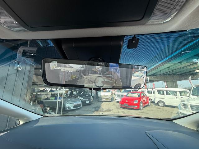 アルファード ２．５Ｓ　Ｃパッケージ　デジタルインナーミラー　ＢＳＭ　オットマンシート　メモリーシート　電動シート　フリップダウンモニター　サンルーフ　純正アルミ　スマートキー　シートヒーター（3枚目）