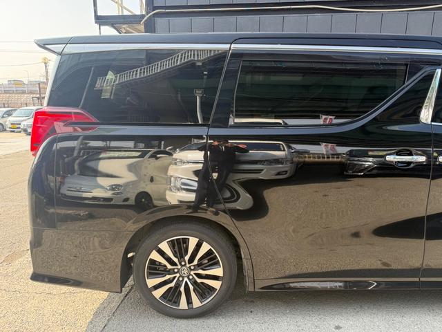 アルファード ２．５Ｓ　Ｃパッケージ　デジタルインナーミラー　ＢＳＭ　オットマンシート　メモリーシート　電動シート　フリップダウンモニター　サンルーフ　純正アルミ　スマートキー　シートヒーター（14枚目）