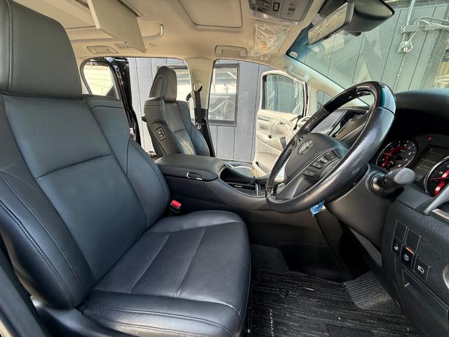 アルファード ２．５Ｓ　Ｃパッケージ　デジタルインナーミラー　ＢＳＭ　オットマンシート　メモリーシート　電動シート　フリップダウンモニター　サンルーフ　純正アルミ　スマートキー　シートヒーター（20枚目）