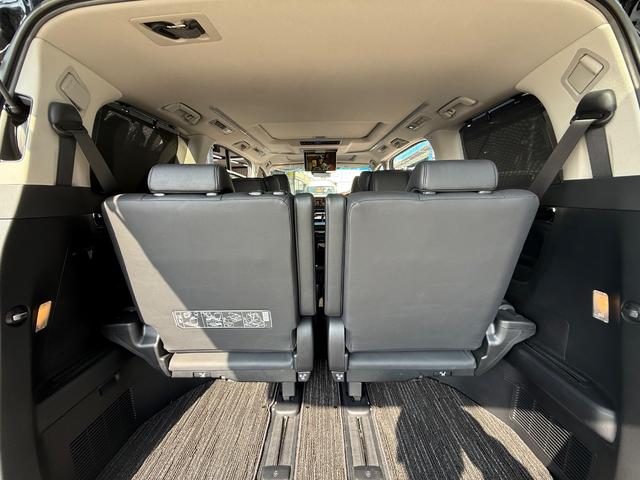 アルファード ２．５Ｓ　Ｃパッケージ　デジタルインナーミラー　ＢＳＭ　オットマンシート　メモリーシート　電動シート　フリップダウンモニター　サンルーフ　純正アルミ　スマートキー　シートヒーター（22枚目）