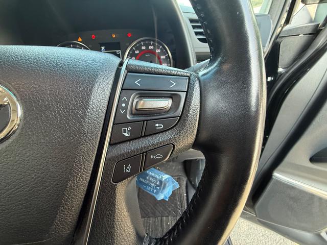 アルファード ２．５Ｓ　Ｃパッケージ　デジタルインナーミラー　ＢＳＭ　オットマンシート　メモリーシート　電動シート　フリップダウンモニター　サンルーフ　純正アルミ　スマートキー　シートヒーター（29枚目）