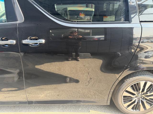 アルファード ２．５Ｓ　Ｃパッケージ　デジタルインナーミラー　ＢＳＭ　オットマンシート　メモリーシート　電動シート　フリップダウンモニター　サンルーフ　純正アルミ　スマートキー　シートヒーター（38枚目）