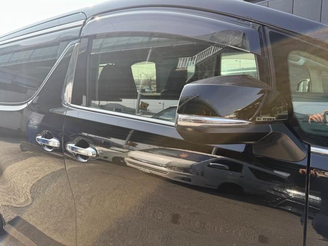 アルファード ２．５Ｓ　Ｃパッケージ　デジタルインナーミラー　ＢＳＭ　オットマンシート　メモリーシート　電動シート　フリップダウンモニター　サンルーフ　純正アルミ　スマートキー　シートヒーター（48枚目）