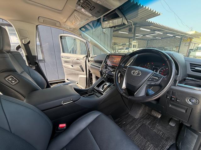 アルファード ２．５Ｓ　Ｃパッケージ　デジタルインナーミラー　ＢＳＭ　オットマンシート　メモリーシート　電動シート　フリップダウンモニター　サンルーフ　純正アルミ　スマートキー　シートヒーター（54枚目）