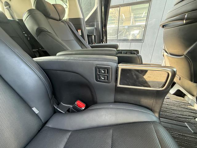 アルファード ２．５Ｓ　Ｃパッケージ　デジタルインナーミラー　ＢＳＭ　オットマンシート　メモリーシート　電動シート　フリップダウンモニター　サンルーフ　純正アルミ　スマートキー　シートヒーター（65枚目）