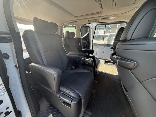 アルファード ２．５Ｓ　Ｃパッケージ　ＢＳＭ　デジタルインナーミラー　サンルーフ　オットマン　メモリーシート　スマートキー　電動シート　アップルカープレイ　フルセグＴＶ　ＥＴＣ（20枚目）