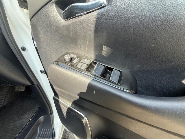 アルファード ２．５Ｓ　Ｃパッケージ　ＢＳＭ　デジタルインナーミラー　サンルーフ　オットマン　メモリーシート　スマートキー　電動シート　アップルカープレイ　フルセグＴＶ　ＥＴＣ（67枚目）