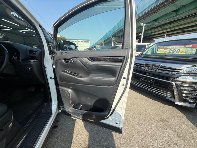 アルファード ２．５Ｓ　Ｃパッケージ　ＢＳＭ　デジタルインナーミラー　サンルーフ　オットマン　メモリーシート　スマートキー　電動シート　アップルカープレイ　フルセグＴＶ　ＥＴＣ（68枚目）