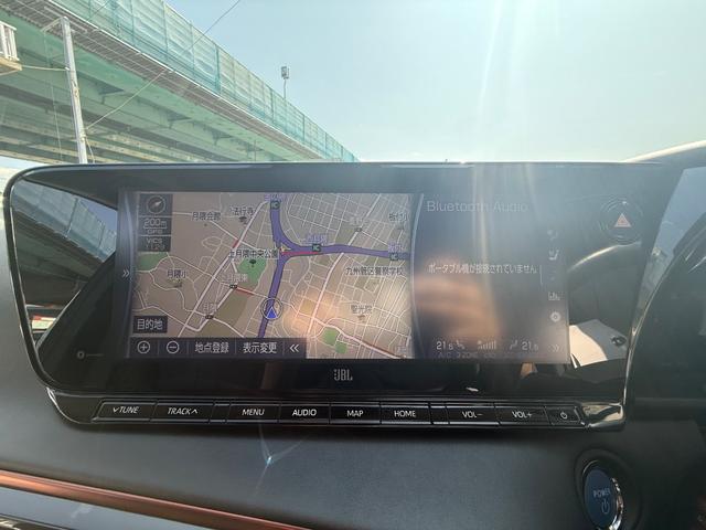 ���C�g�����ɂ͎��M������܂��B�@�ׂȋ@�B���g���ăR�[�e�B���O��