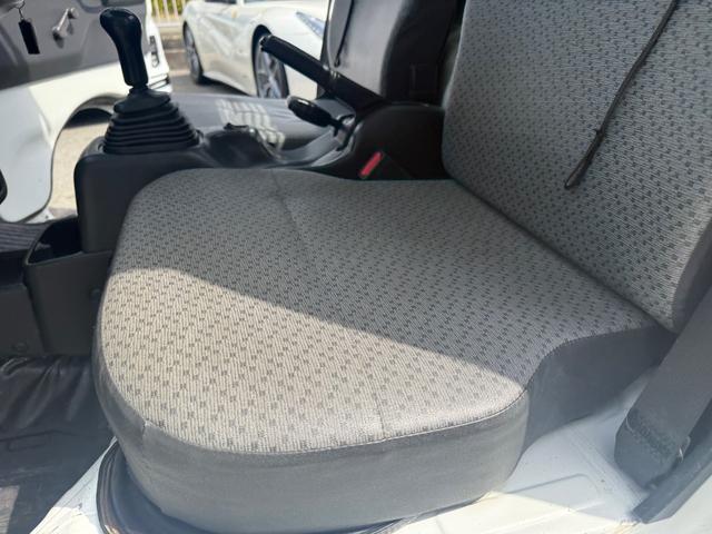 キャリイトラック 頑丈ダンプ　ワンオーナー　４ＷＤ　禁煙車　Ｂｌｕｅｔｏｏｔｈ　メモリーナビ　ＥＴＣ　ワンセグ　ＣＤ／ＤＶＤ再生（29枚目）