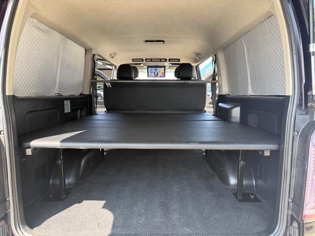 ハイエースバン ロングスーパーＧＬ　ベットキット　ホワイトレターアルミ　デジタルインナーミラー　メモリーナビ　バックカメラ　フリップダウンモニター（6枚目）