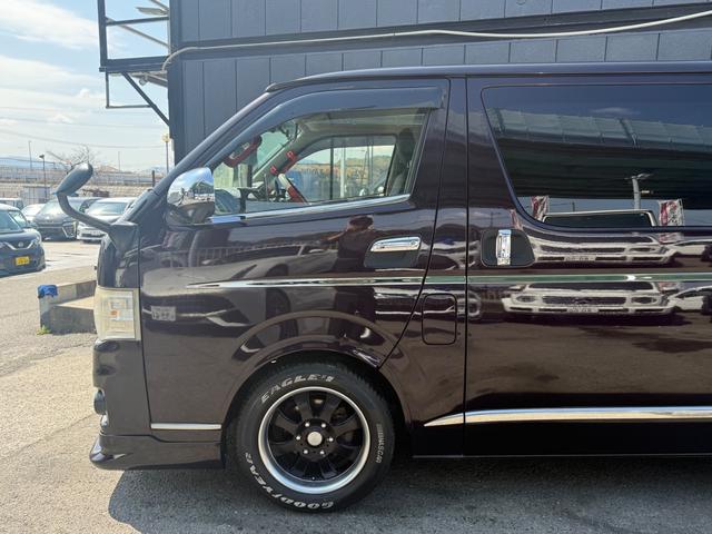 ハイエースバン ロングスーパーＧＬ　ベットキット　ホワイトレターアルミ　デジタルインナーミラー　メモリーナビ　バックカメラ　フリップダウンモニター（9枚目）