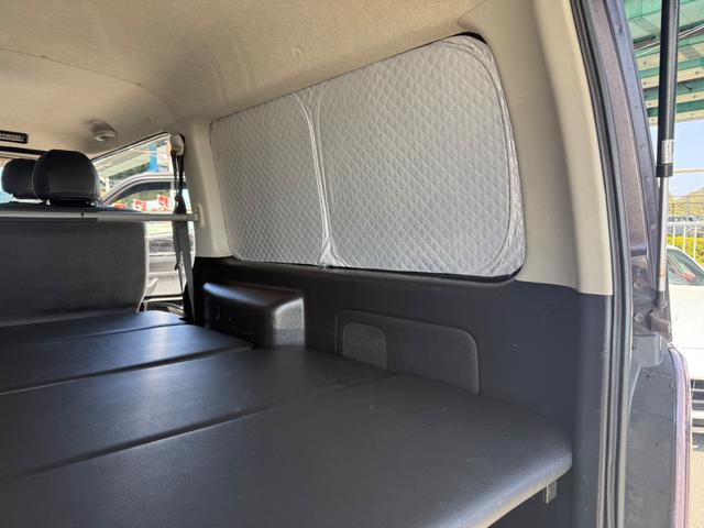 ハイエースバン ロングスーパーＧＬ　ベットキット　ホワイトレターアルミ　デジタルインナーミラー　メモリーナビ　バックカメラ　フリップダウンモニター（26枚目）