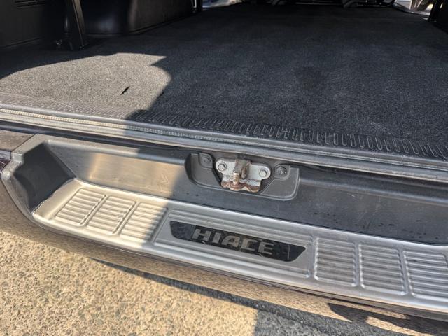 ハイエースバン ロングスーパーＧＬ　ベットキット　ホワイトレターアルミ　デジタルインナーミラー　メモリーナビ　バックカメラ　フリップダウンモニター（41枚目）