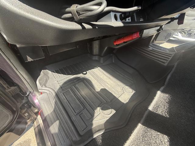 ハイエースバン ロングスーパーＧＬ　ベットキット　ホワイトレターアルミ　デジタルインナーミラー　メモリーナビ　バックカメラ　フリップダウンモニター（74枚目）