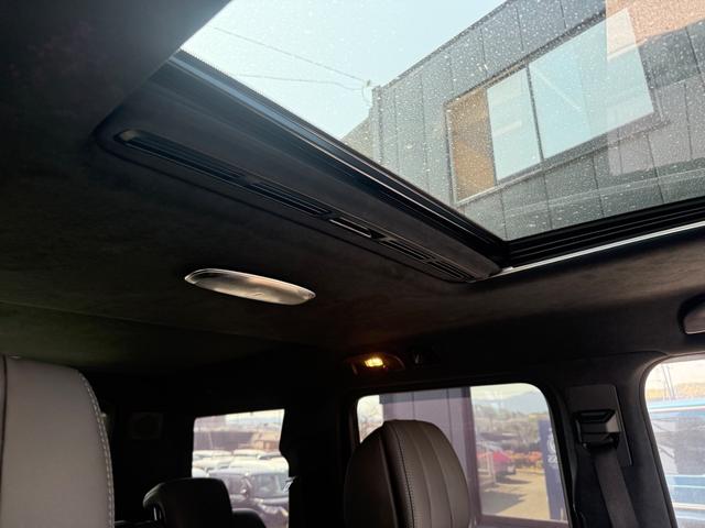 Gクラス G450d ローンチエディション ディーゼルターボ 4WD AMGラインエクステリア ボディオプションカラー Burmester3Dサラウンドシステム ボディ同色スペアタイヤリング ガラススライディングルーフ(18枚目)