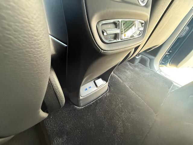 Gクラス G450d ローンチエディション ディーゼルターボ 4WD AMGラインエクステリア ボディオプションカラー Burmester3Dサラウンドシステム ボディ同色スペアタイヤリング ガラススライディングルーフ(31枚目)