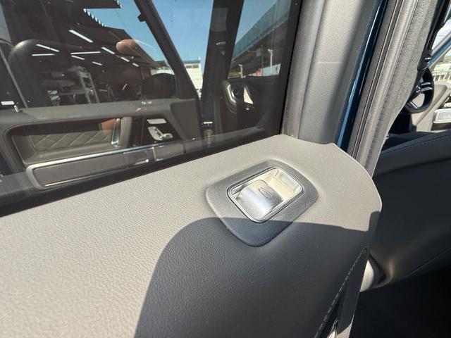 Gクラス G450d ローンチエディション ディーゼルターボ 4WD AMGラインエクステリア ボディオプションカラー Burmester3Dサラウンドシステム ボディ同色スペアタイヤリング ガラススライディングルーフ(63枚目)